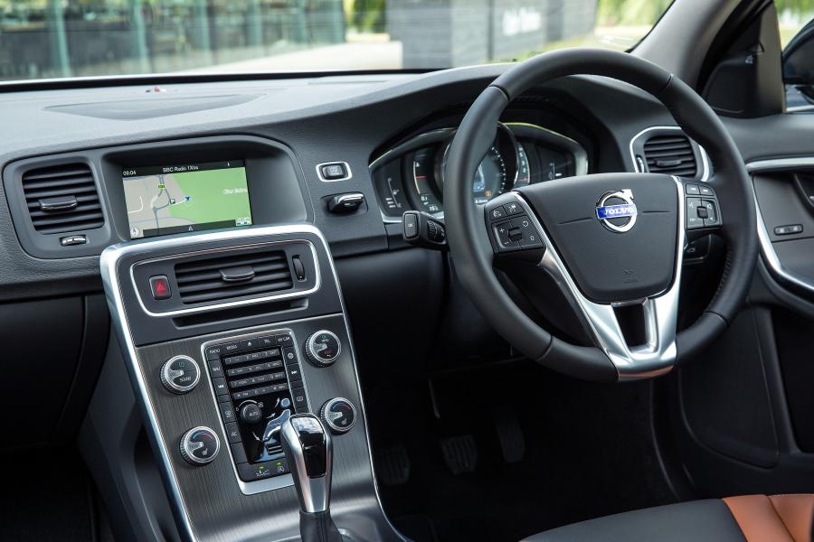  Volvo S60 Cross Country 2015 года  (UK) (фото 22 из 23)